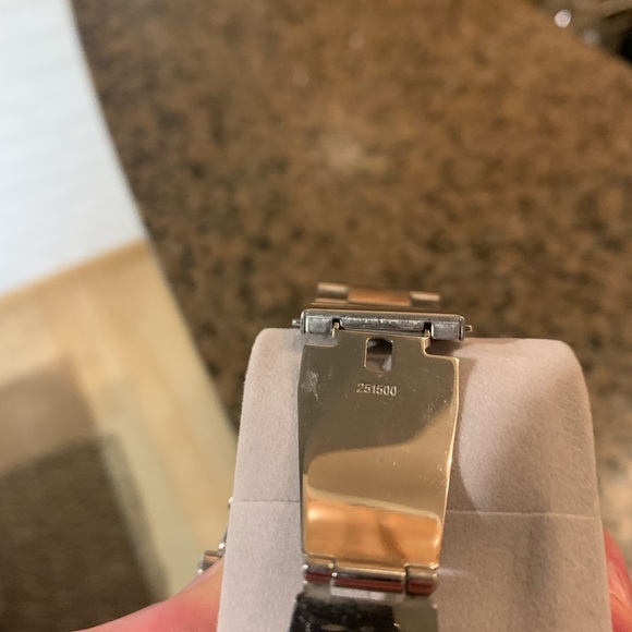 Michael Kors Mens or unisex watch. Blue and silver. Front cracked. - Picture 2 of 3